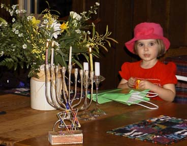 LizChannukah1.JPG (24556 bytes)