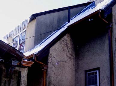 icicles.jpg (19212 bytes)